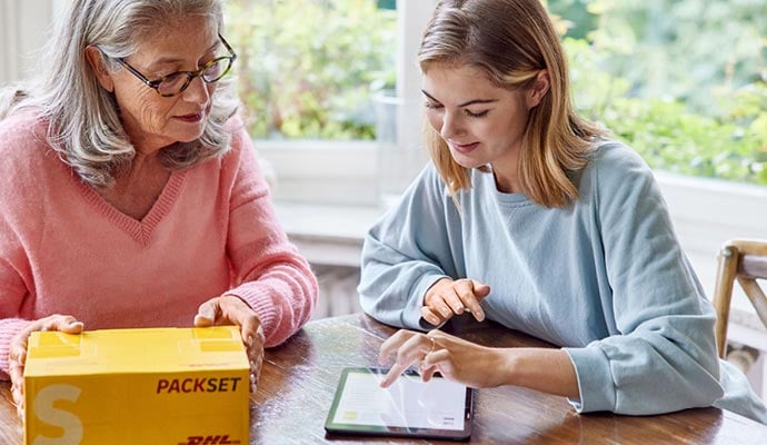Mother and daughter book parcel return online with DHL eCommerce UK